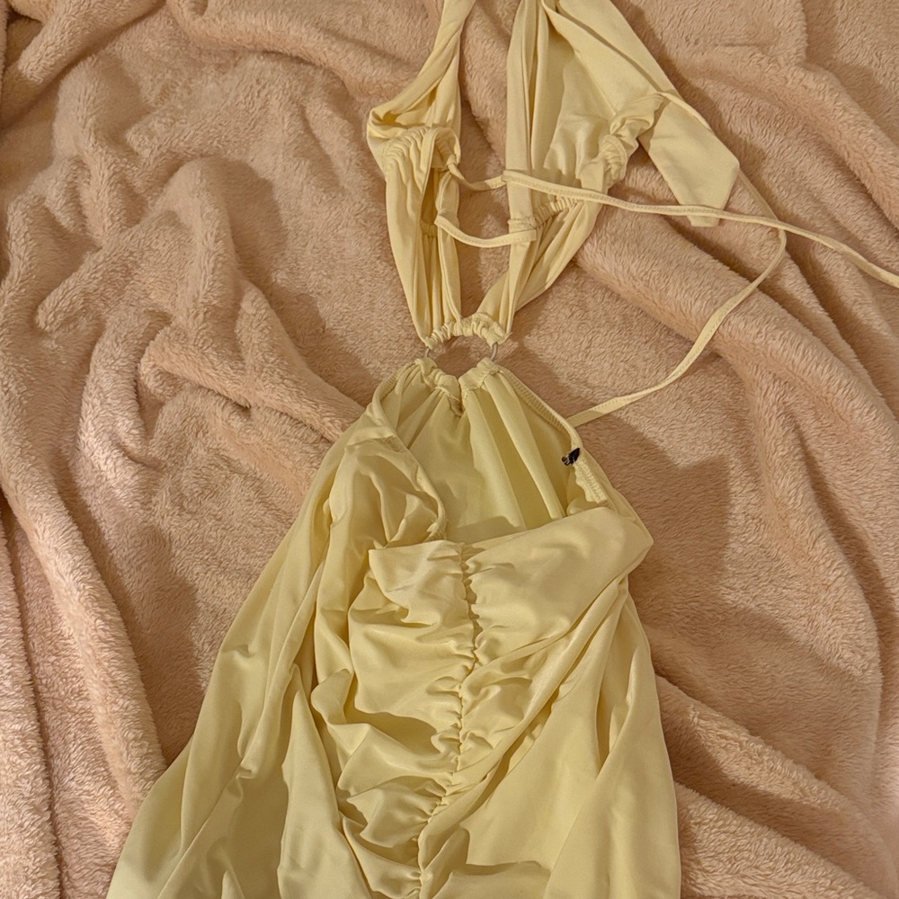 Yellow Halter Neck Ruched Dress - Picture 5 of 5